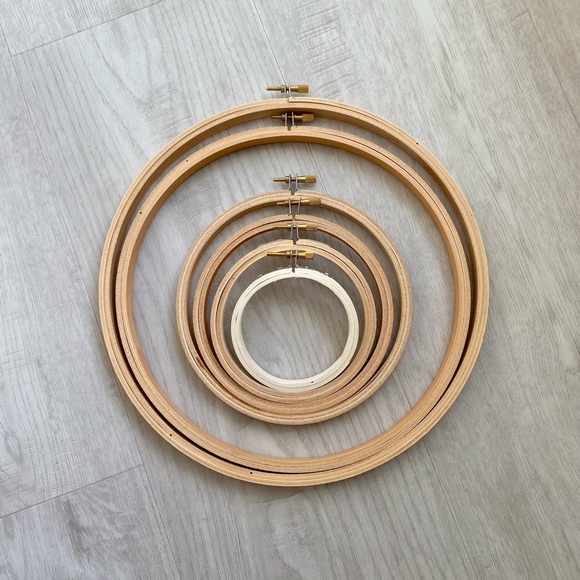 3/$20 DARICE 🍃 5x9" Oval Wooden Embroidery Hoop - Picture 4 of 5